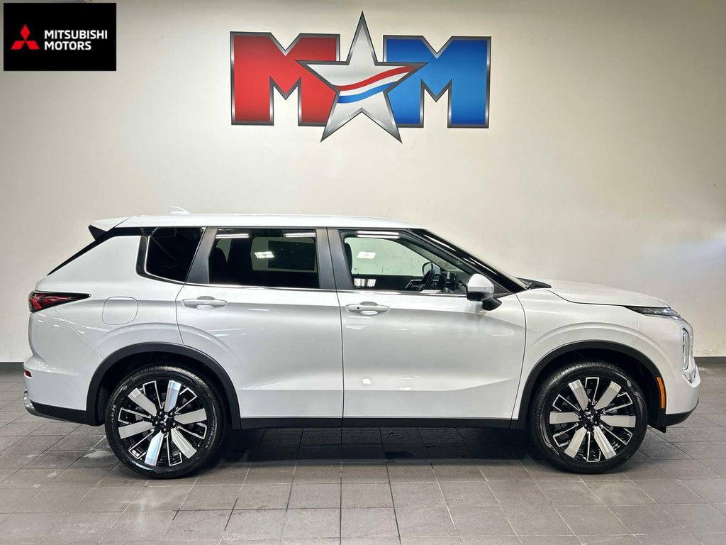 New 2026 Mitsubishi Outlander SE S-AWC