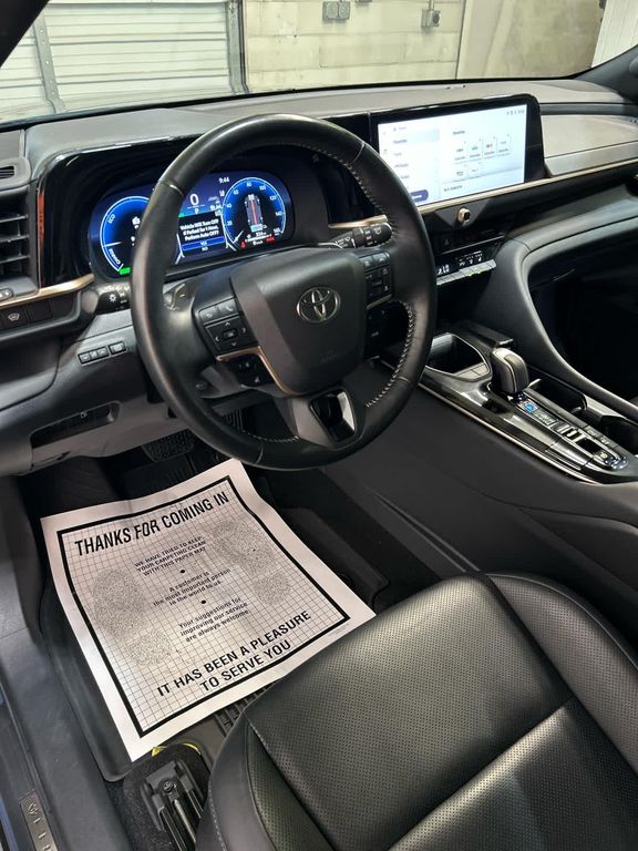 2025 Toyota CROWN SIGNIA LIMITED — фото 9