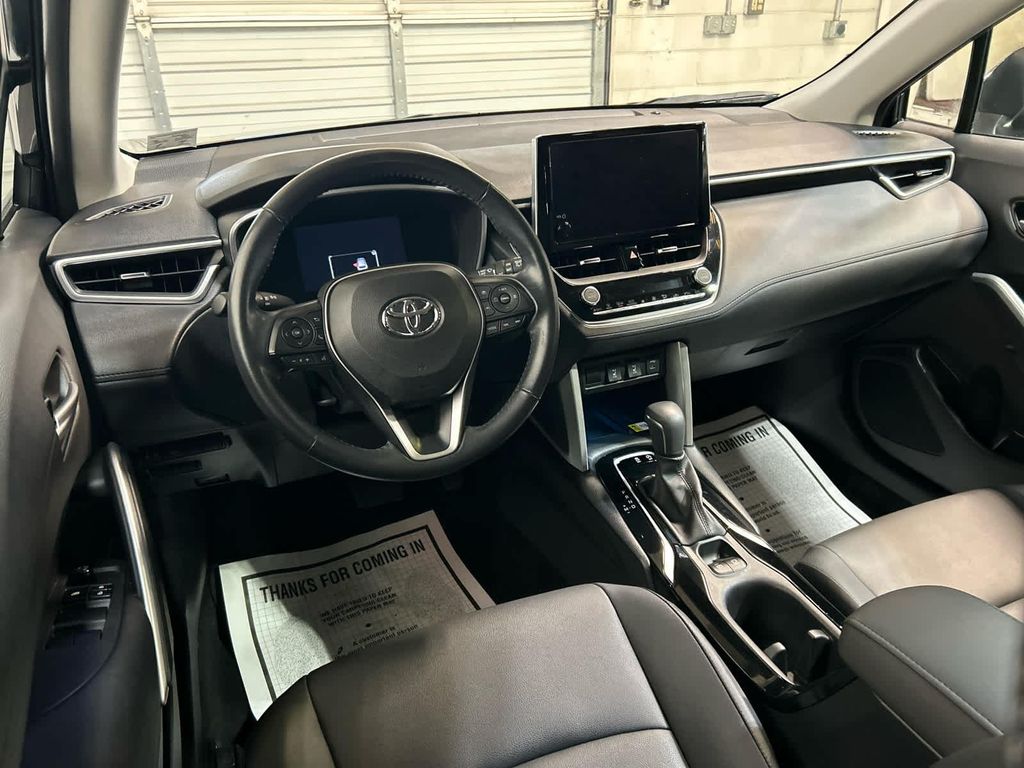 صورة 4 لـ 2023 Toyota COROLLA CROSS XLE