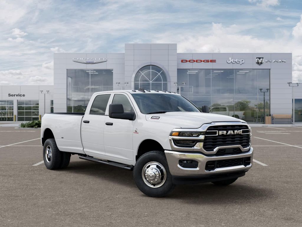 صورة 10 لـ 2026 RAM 3500 TRADESMAN CREW CAB 4X4 8' BOX
