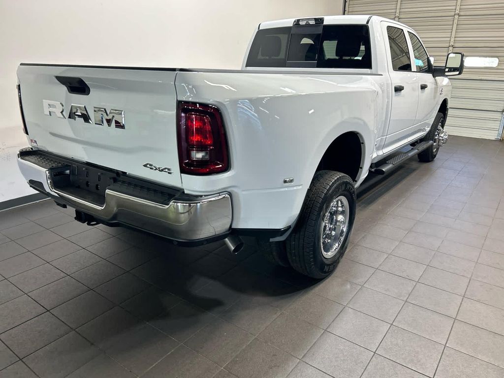 صورة 5 لـ 2026 RAM 3500 TRADESMAN CREW CAB 4X4 8' BOX