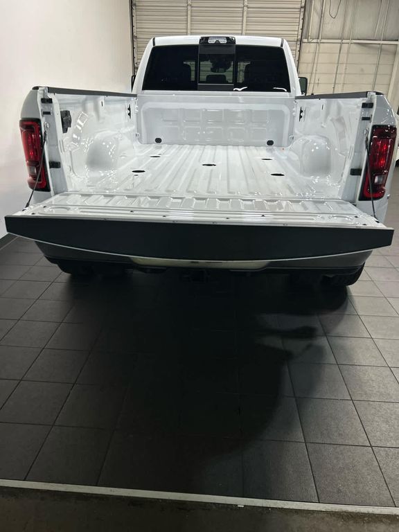 2026 RAM 3500 TRADESMAN CREW CAB 4X4 8' BOX — миниатюра 21