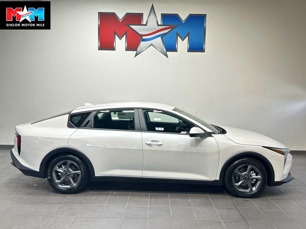 New 2026 Kia K4 LXS