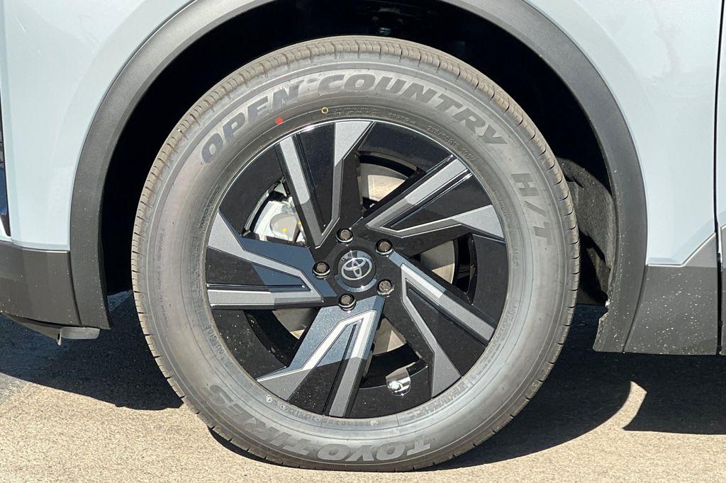 صورة مصغرة 25 لـ 2026 Toyota C-HR SE