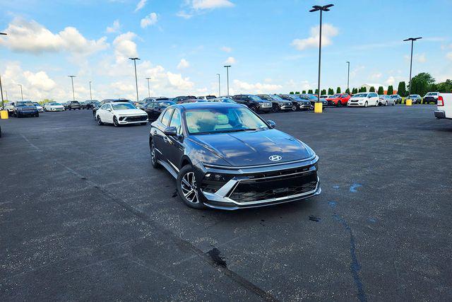 New 2026 Hyundai SONATA Hybrid Base