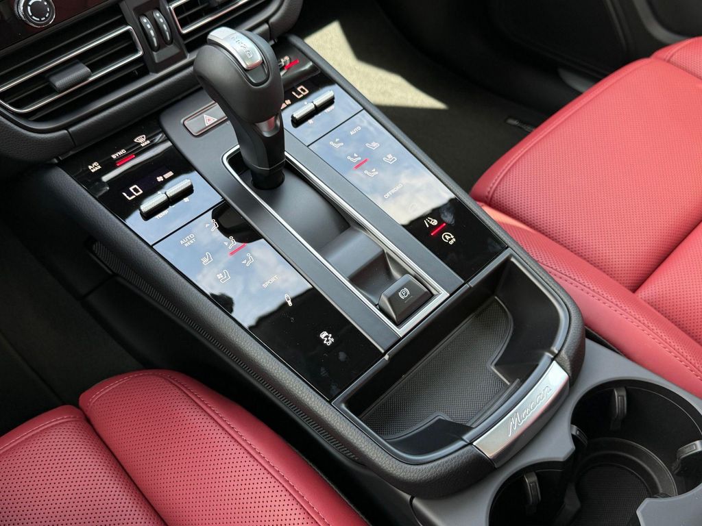 2026 Porsche MACAN — миниатюра 23