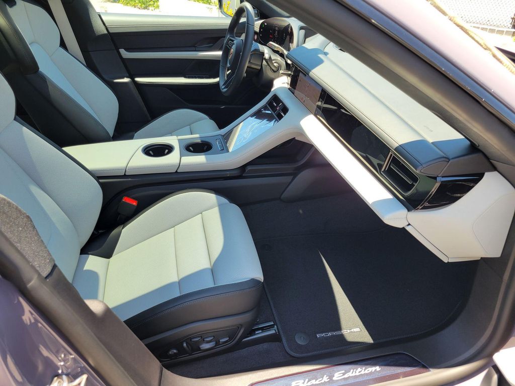 صورة مصغرة 27 لـ 2026 Porsche TAYCAN BLACK EDITION