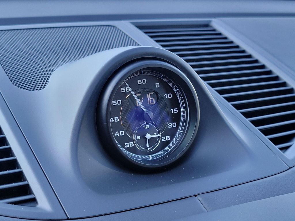 2026 Porsche MACAN T — миниатюра 20