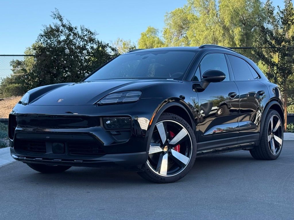 New 2025 Porsche Macan Macan Electric 4