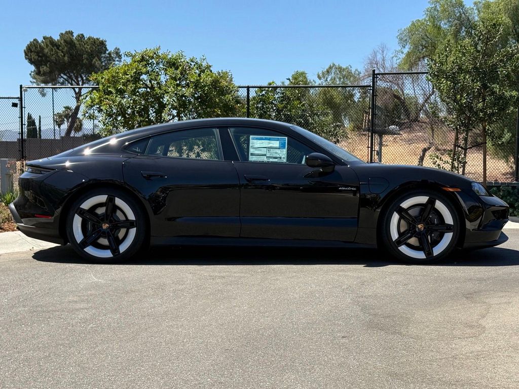 2026 Porsche TAYCAN 4 photo 8