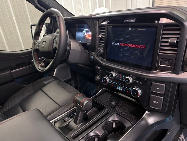 صورة مصغرة 24 لـ 2025 FORD F-150 RAPTOR
