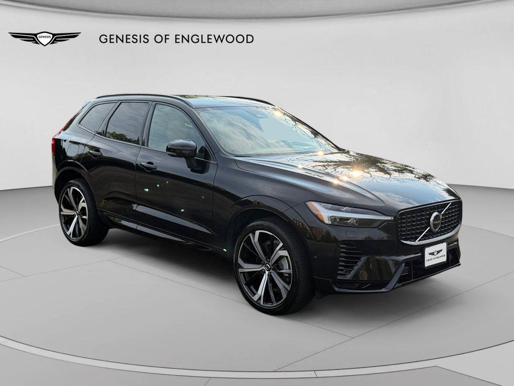 صورة 7 لـ 2024 Volvo XC60 RECHARGE PLUG-IN HYBRID T8 ULTIMATE DARK THEM