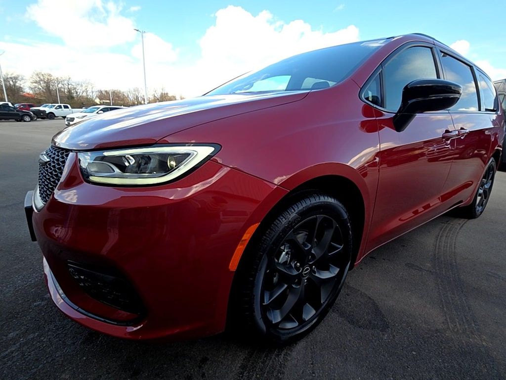 New 2026 Chrysler Pacifica L
