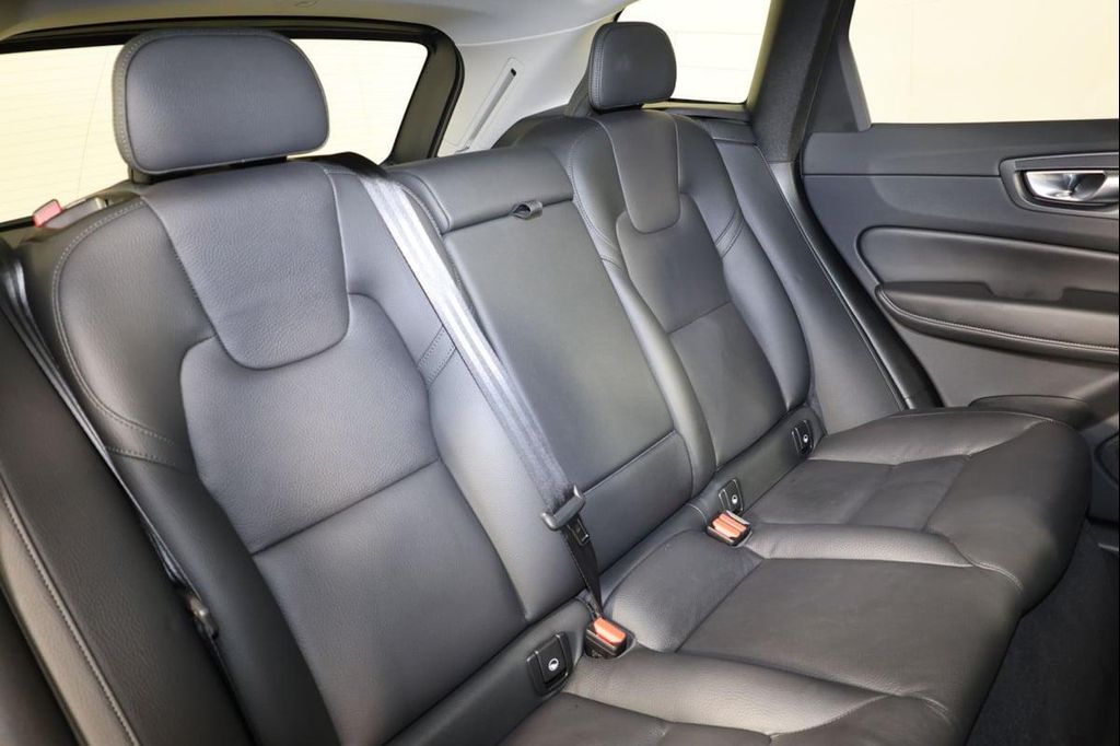 2025 Volvo XC60 B5 PLUS 缩略图 33