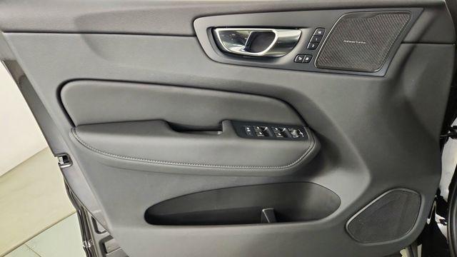 2026 Volvo XC60 B5 ULTRA BLACK EDITION 照片 9