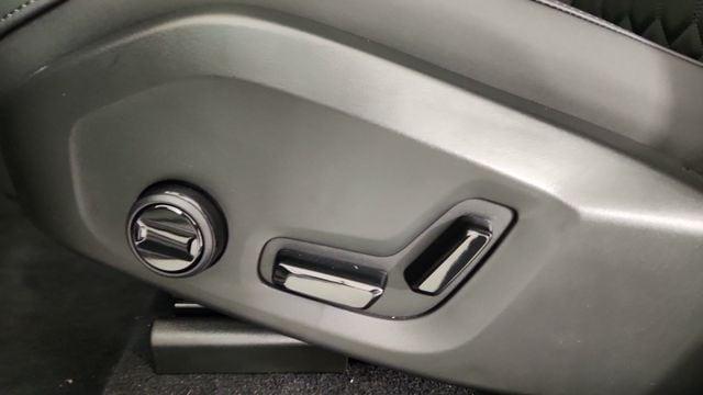 2026 Volvo XC60 PLUG-IN HYBRID T8 PLUS thumbnail 14