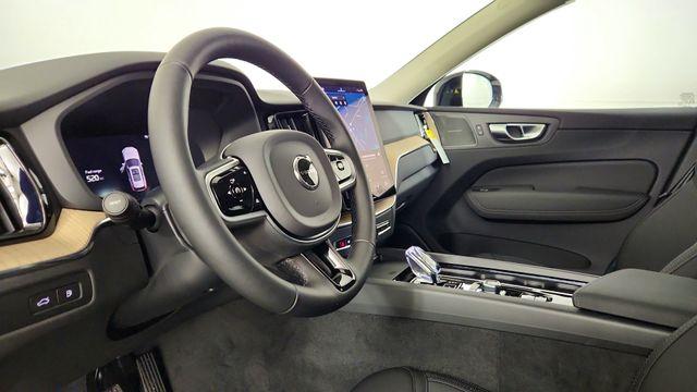 2026 Volvo XC60 PLUG-IN HYBRID T8 PLUS thumbnail 12