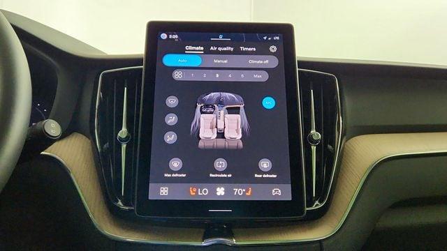 2026 Volvo XC60 PLUG-IN HYBRID T8 PLUS thumbnail 22