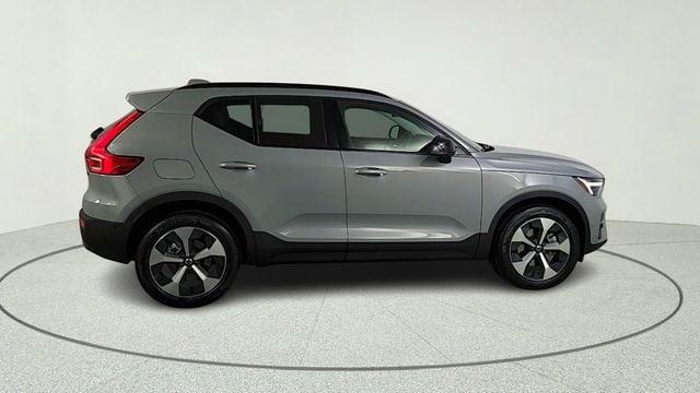 صورة 8 لـ 2026 Volvo XC40 B5 PLUS