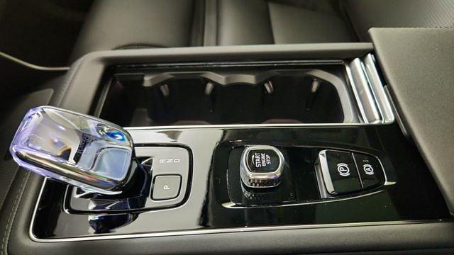 2026 Volvo XC90 B6 ULTRA DARK THEME 7-SEATER — миниатюра 17