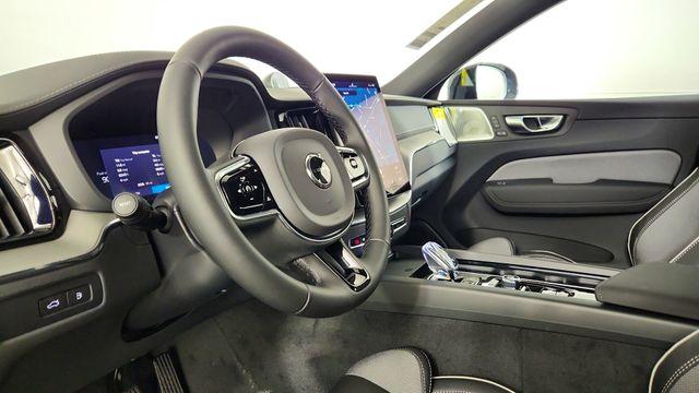 صورة 12 لـ 2026 Volvo XC60 PLUG-IN HYBRID T8 POLESTAR ENGINEERED