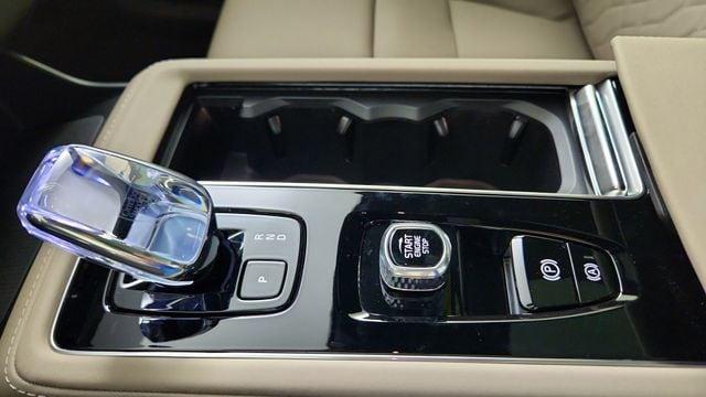2026 Volvo XC90 PLUG-IN HYBRID T8 PLUS 7-SEATER — миниатюра 17