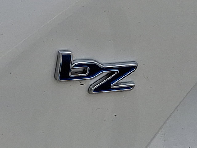 2026 Toyota BZ XLE PLUS — фото 7