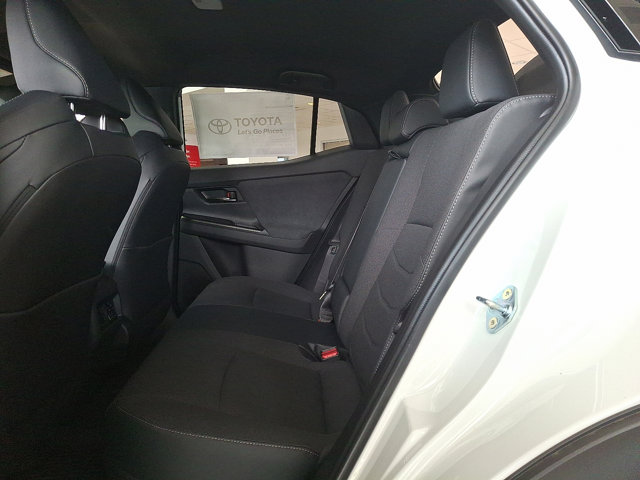 صورة 8 لـ 2026 Toyota C-HR SE