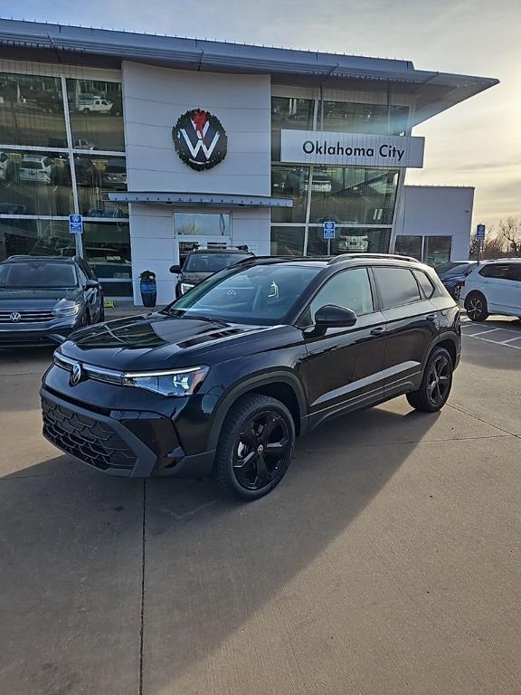 New 2026 Volkswagen Taos 1.5T SE Black