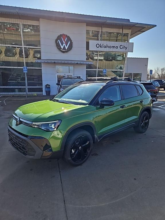 New 2026 Volkswagen Taos 1.5T SE Black