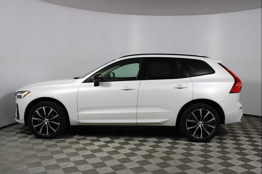 صورة مصغرة 27 لـ 2023 Volvo XC60 B5 PLUS DARK THEME