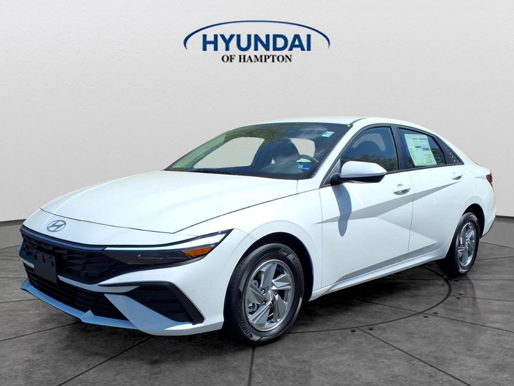 New 2026 Hyundai ELANTRA SE