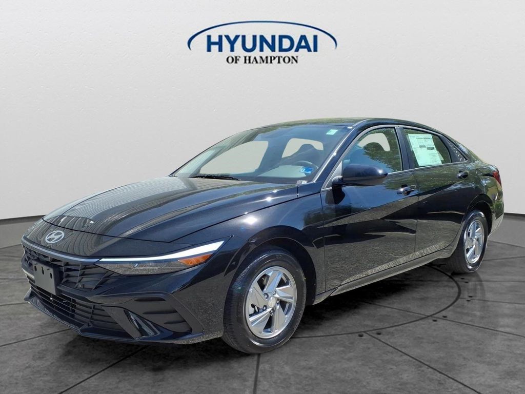 New 2026 Hyundai ELANTRA SE