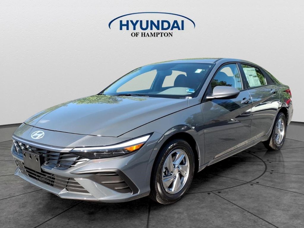 New 2026 Hyundai ELANTRA SE