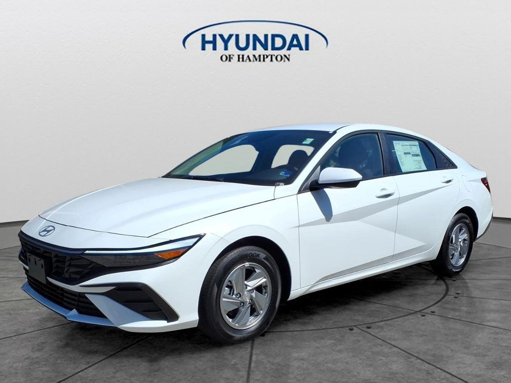 New 2026 Hyundai ELANTRA SE