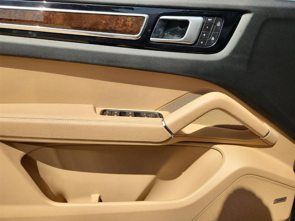 2022 Porsche CAYENNE BASE thumbnail 22