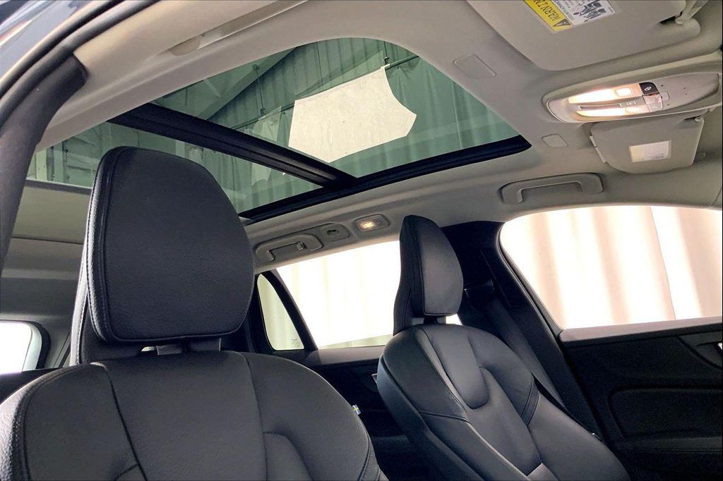 2025 Volvo V60 CROSS COUNTRY PLUS, B5 AWD GAS (MILD HYBRID) — миниатюра 27