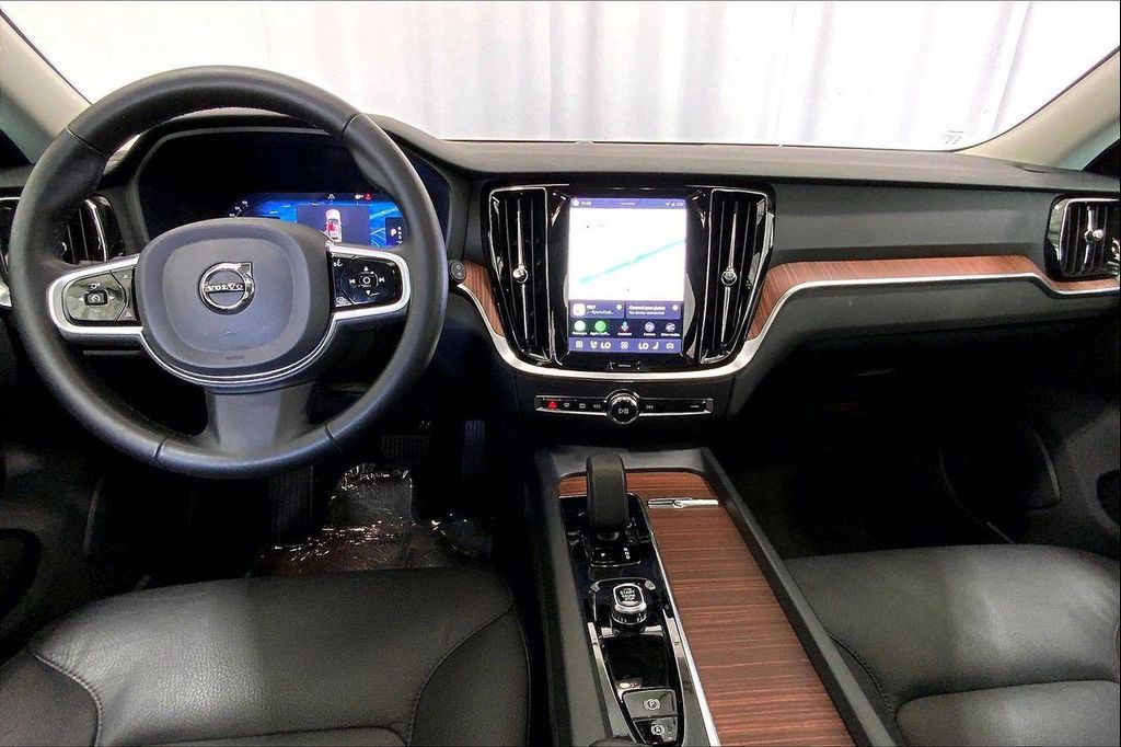 2025 Volvo V60 CROSS COUNTRY PLUS, B5 AWD GAS (MILD HYBRID) — миниатюра 15