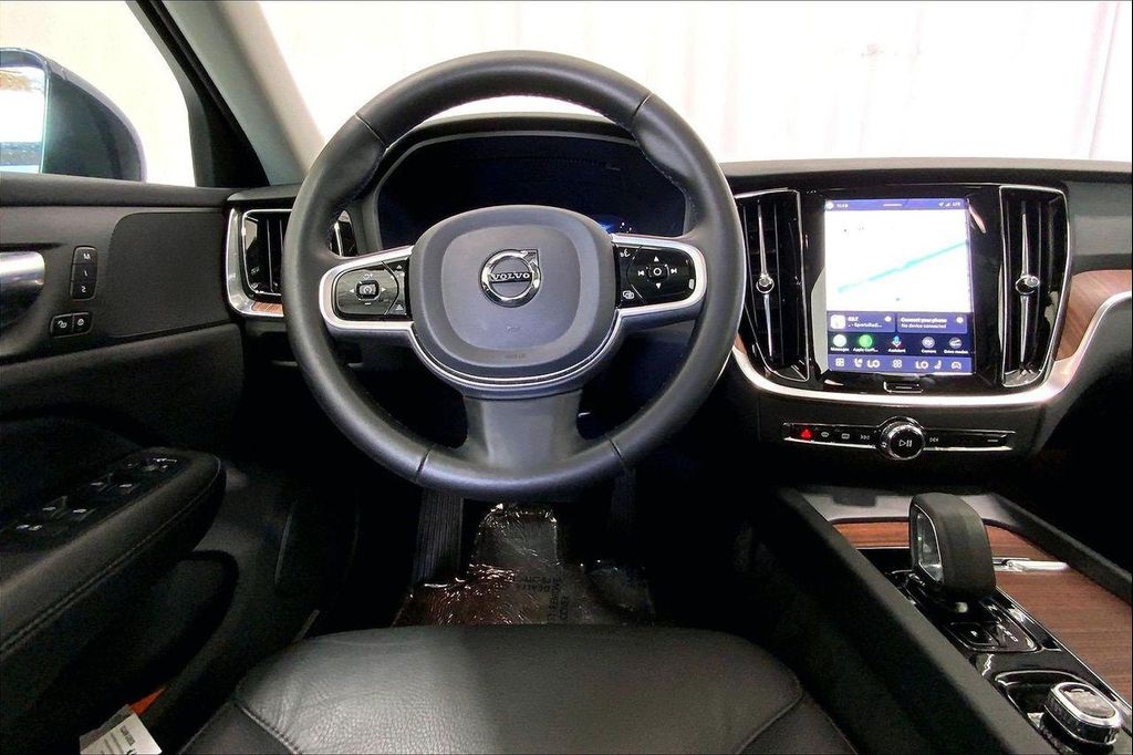 2025 Volvo V60 CROSS COUNTRY PLUS, B5 AWD GAS (MILD HYBRID) — фото 4