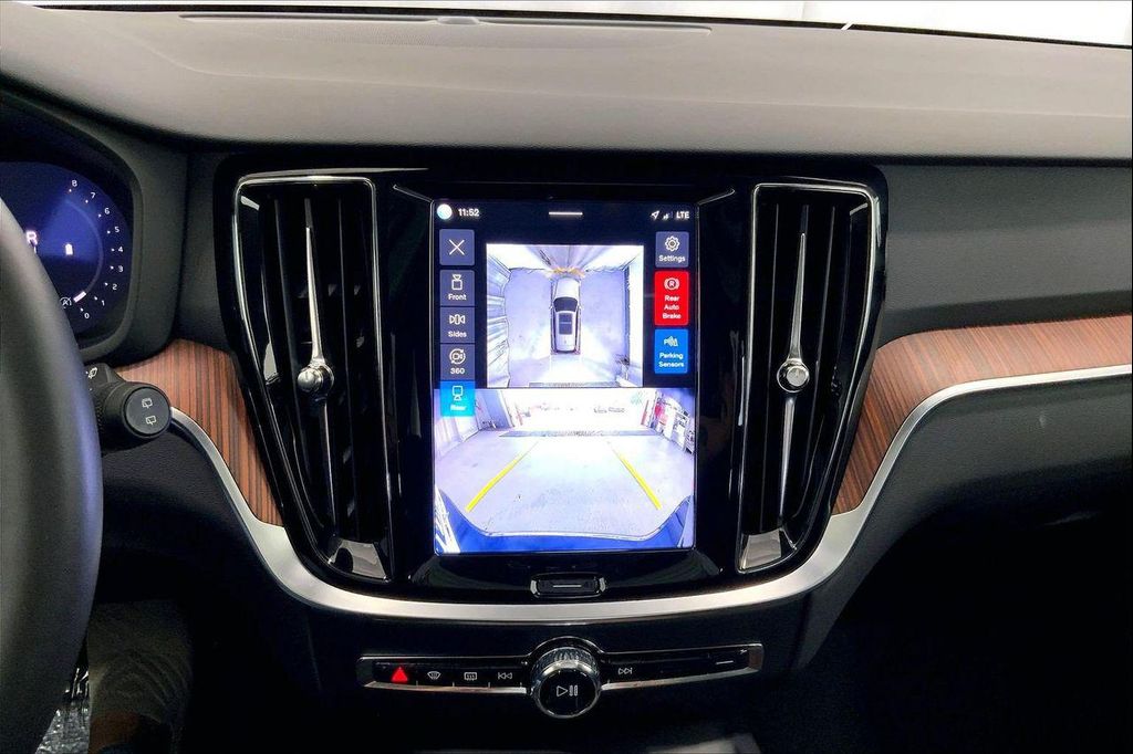 2025 Volvo V60 CROSS COUNTRY PLUS, B5 AWD GAS (MILD HYBRID) — миниатюра 24