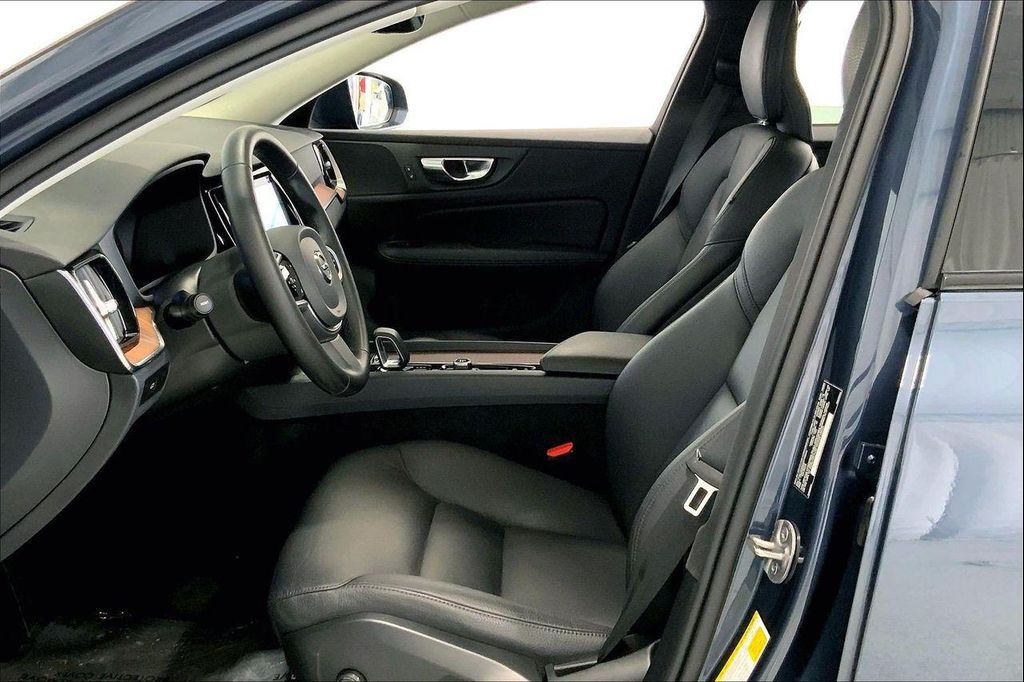 2025 Volvo V60 CROSS COUNTRY PLUS, B5 AWD GAS (MILD HYBRID) — миниатюра 18