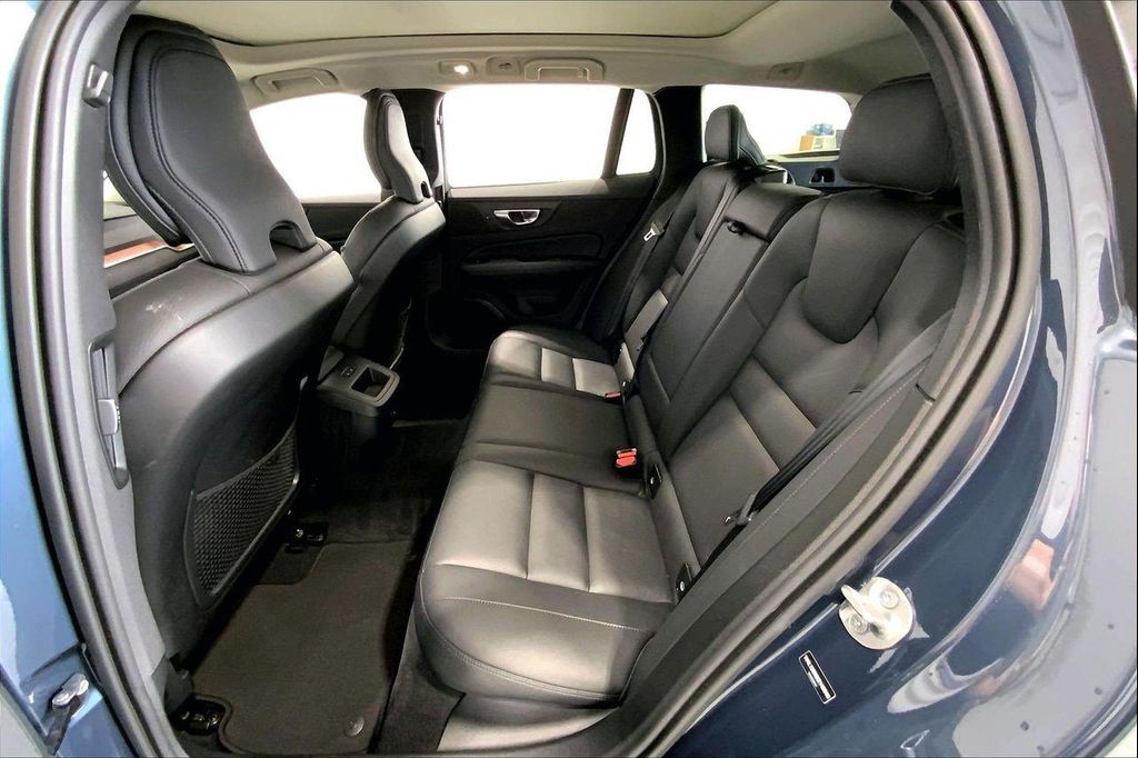 2025 Volvo V60 CROSS COUNTRY PLUS, B5 AWD GAS (MILD HYBRID) — миниатюра 19