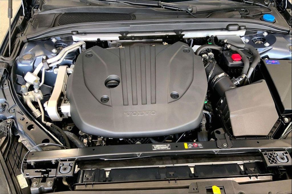 2025 Volvo V60 CROSS COUNTRY PLUS, B5 AWD GAS (MILD HYBRID) — фото 9