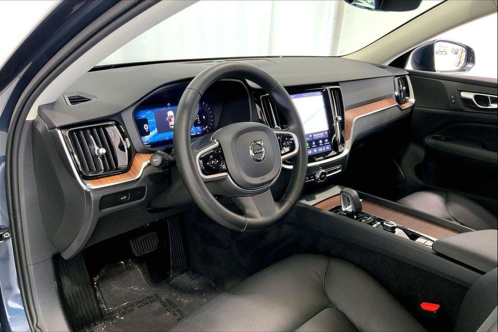 2025 Volvo V60 CROSS COUNTRY PLUS, B5 AWD GAS (MILD HYBRID) — миниатюра 14