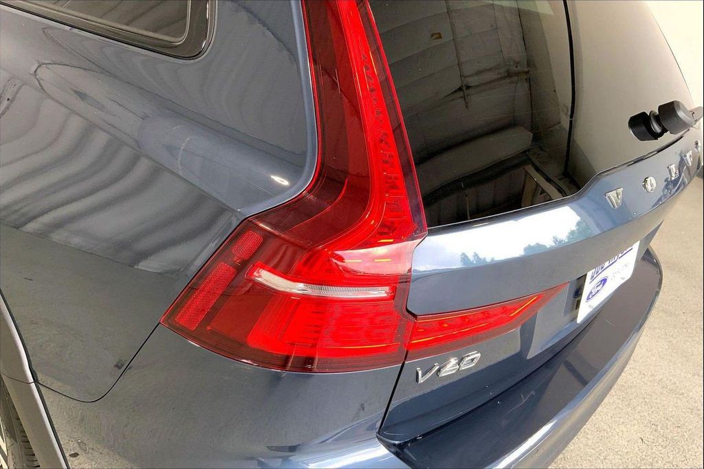 2025 Volvo V60 CROSS COUNTRY PLUS, B5 AWD GAS (MILD HYBRID) — миниатюра 29