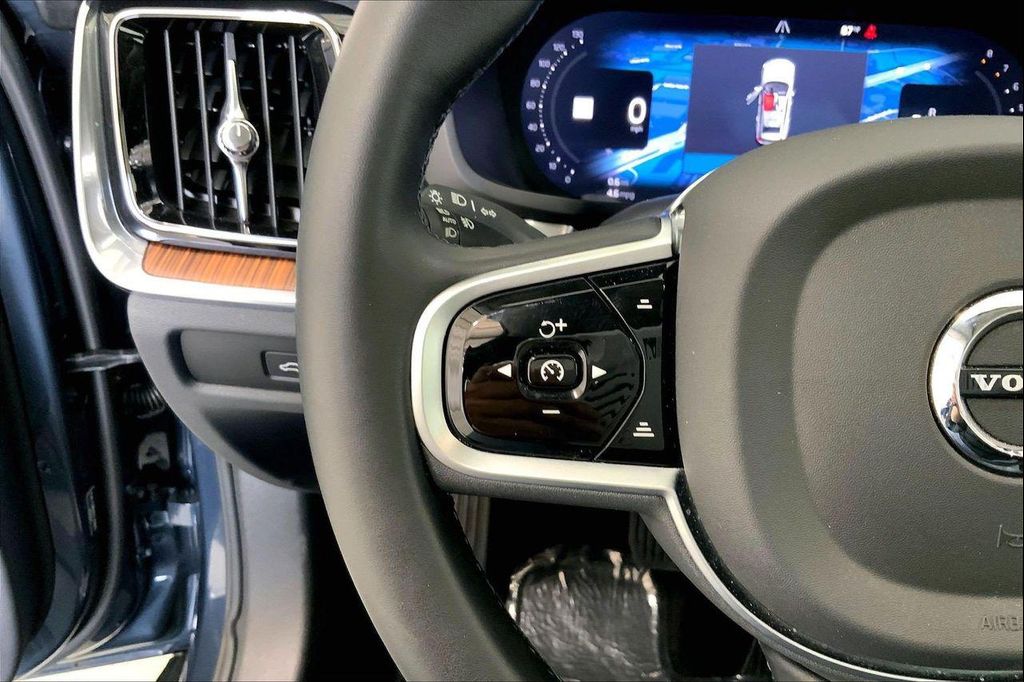 2025 Volvo V60 CROSS COUNTRY PLUS, B5 AWD GAS (MILD HYBRID) — миниатюра 21