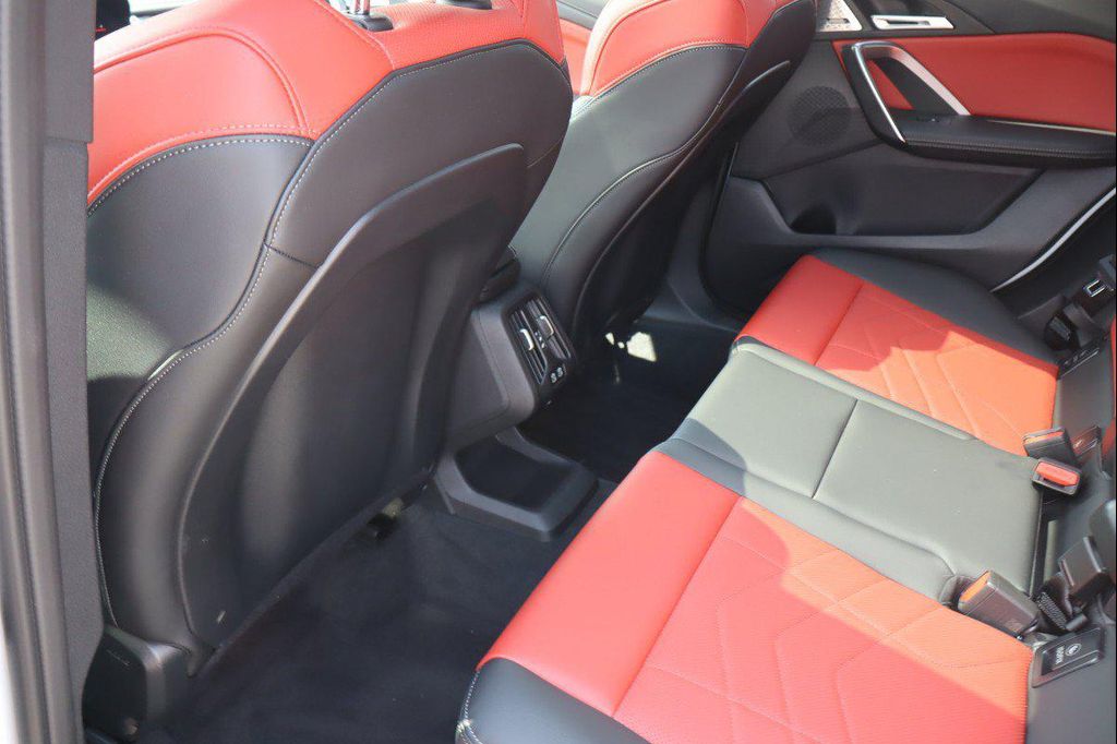 2025 BMW X1 M35I — миниатюра 23