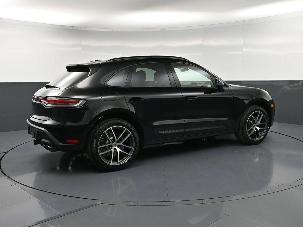 2026 Porsche MACAN BASE — фото 8