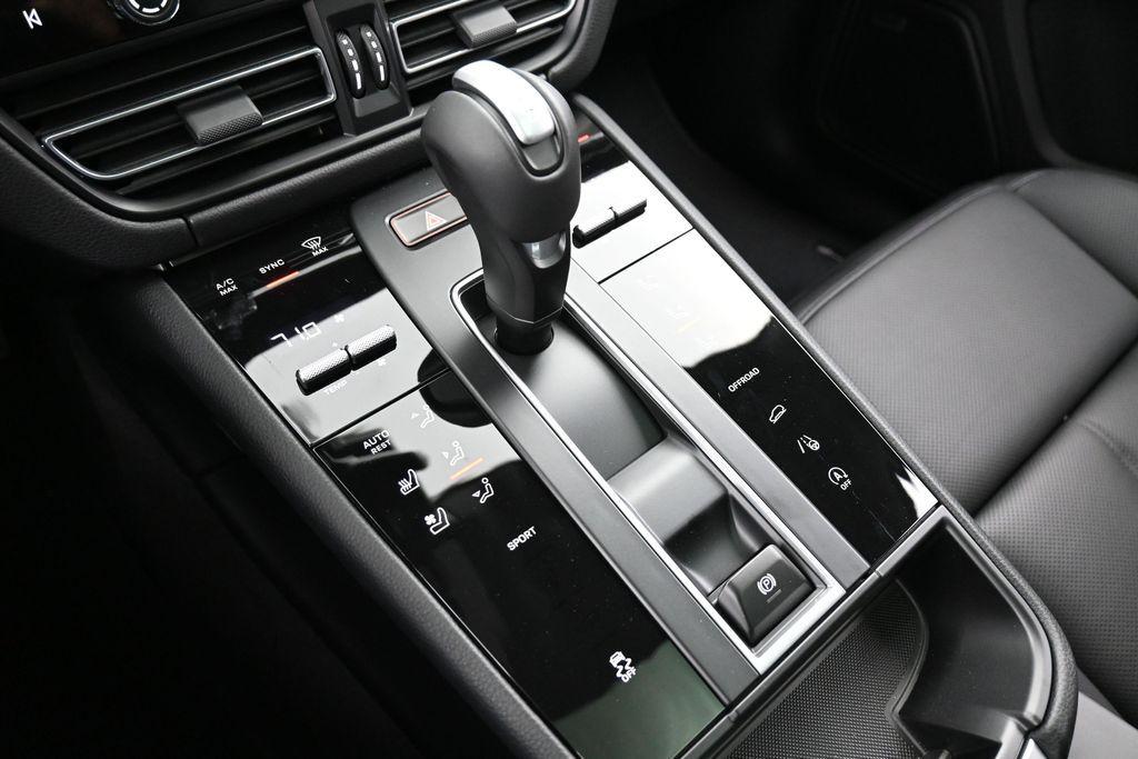 2026 Porsche MACAN BASE — миниатюра 20