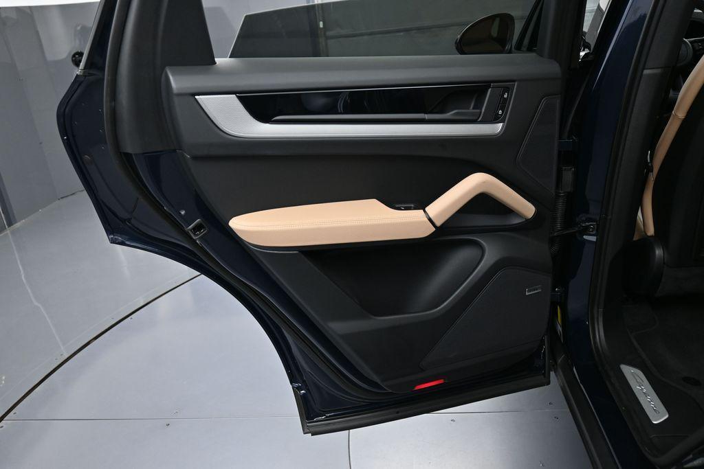 2025 Porsche CAYENNE BASE — миниатюра 21